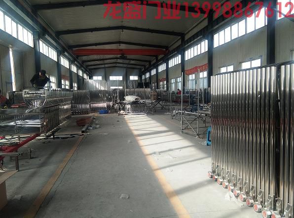 伸縮門(mén)廠區(qū)圖片四