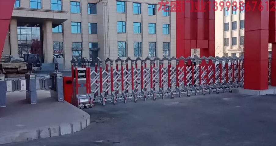 高強(qiáng)鋁合金型材伸縮門(mén)，阿克蘇氟炭漆靜電噴凃高溫炭爆處理